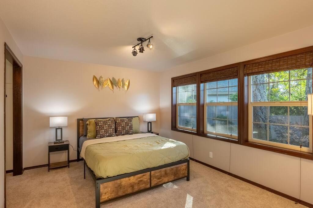 Comfy 4B/2B Home Near Dunes & Ocean! Pet Friendly! 플로렌스 외부 사진